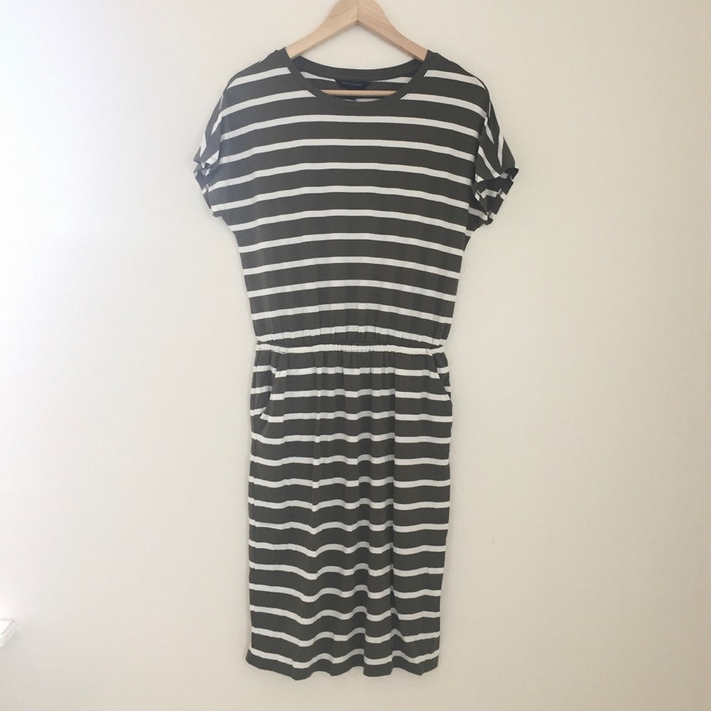 Like new! Banana Republic Rayon blend dress